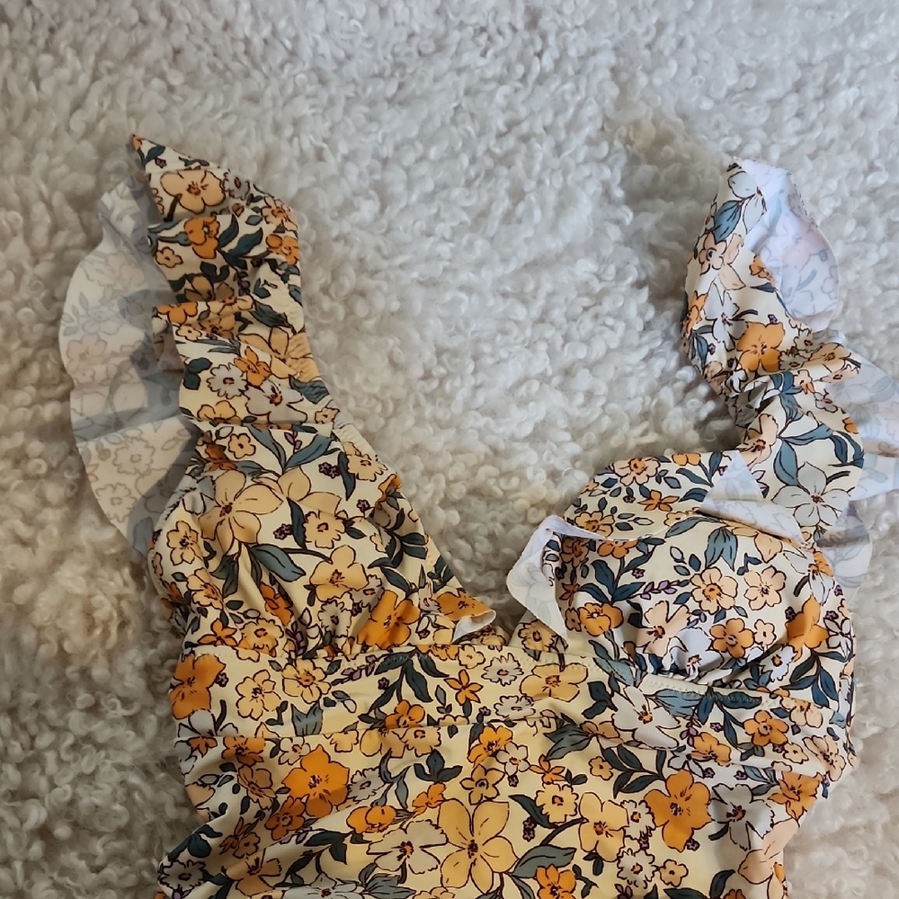 Pale Peach Floral 1 Piece. Cupshe Size Small. New